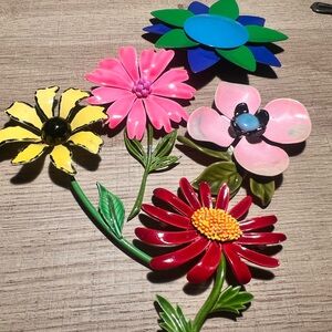 Vintage enamel brooch set